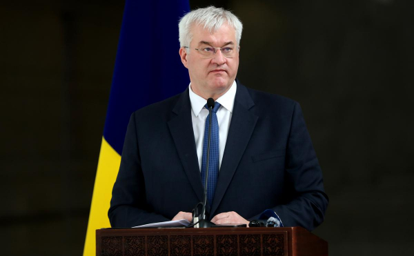 
                    Зеленский назвал возможные площадки для переговоров с Россией
                