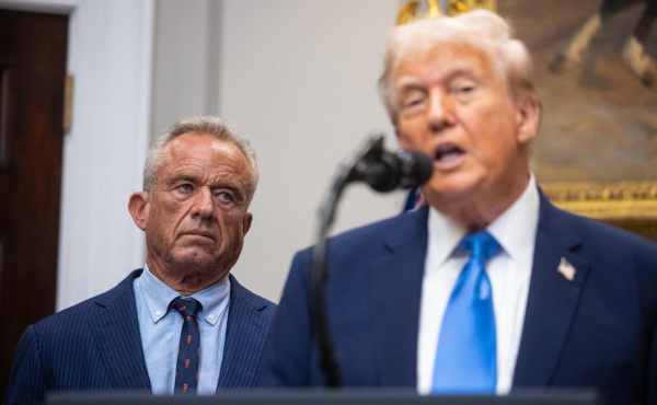
                    Трамп предупредил о риске аутизма от парацетамола при беременности
                