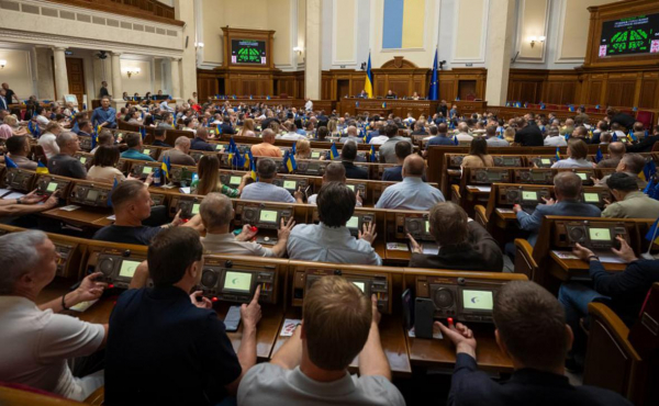 
                    У семьи бывшего главы Минобороны Украины нашли виллы в США
                