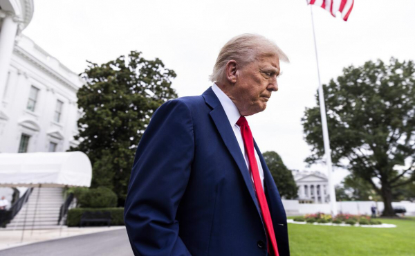 
                    Трамп поздравил президента Узбекистана с &laquo;отличной&raquo; сделкой с Boeing
                