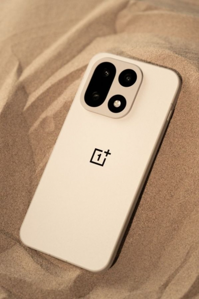 OnePlus 15 показали на фото &mdash; в новом &laquo;песочном&raquo; цвете