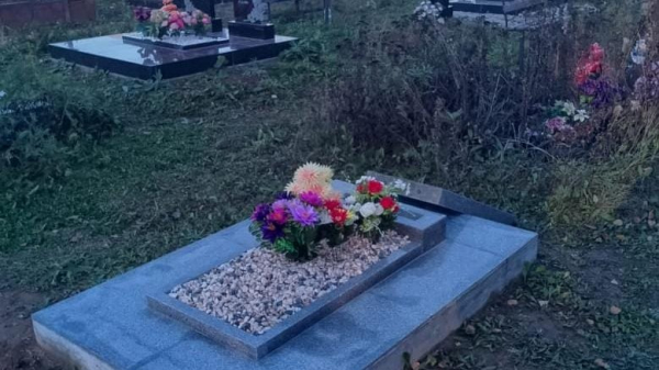 В Реже неизвестные устроили погром на кладбище