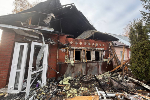 
                    Власти показали последствия атаки дрона на дом в Березниках
                