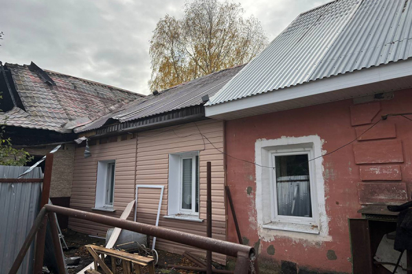 
                    Власти показали последствия атаки дрона на дом в Березниках
                