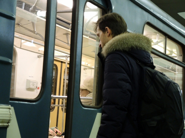 Сбой произошел на участке &laquo;красной&raquo; ветки метро Петербурга