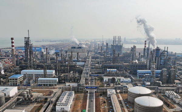 
                    Китайские НПЗ отказались почти от половины импорта нефти из России
                