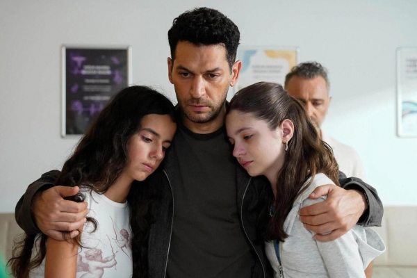 Чем зрителей порадовал новый турецкий сериал &laquo;Розы и грехи&raquo; со звездой &laquo;Лейлы&raquo; Джемре Байсел