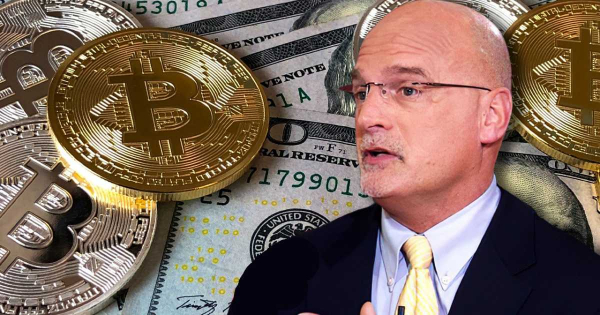 
                    Стратег Bloomberg Майк Макглоун предрёк падение биткоина до $56,000                