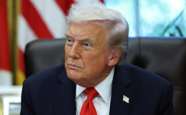 
                    Премьер Канады извинился перед Трампом за рекламу с Рейганом
                