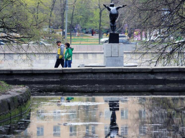 Москвичам в понедельник пообещали октябрьскую погоду