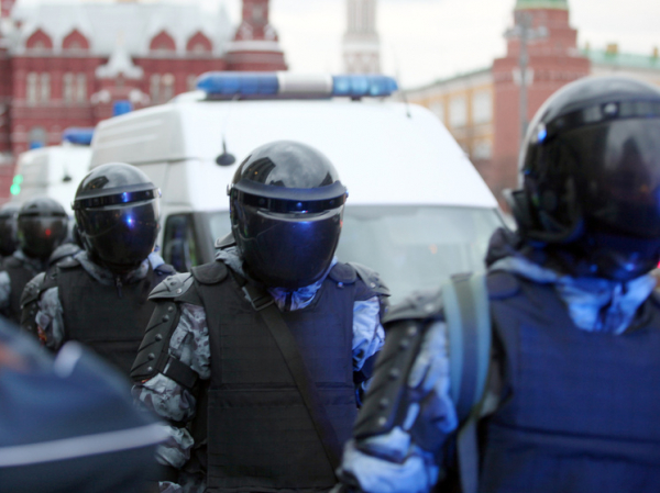 Полиция и ОМОН ворвались на костюмированную вечеринку в российском городе